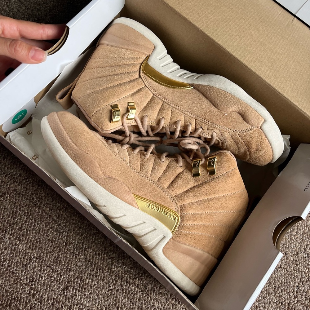 Jordan 12 woman’s size 7